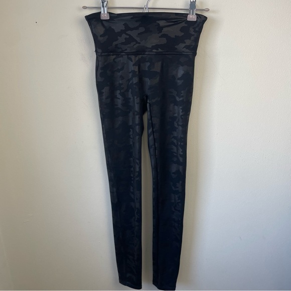 Spanx Faux‎ Leather Camo Legging - Picture 4 of 10